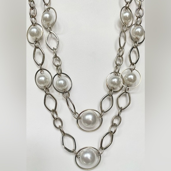 Vintage NY and Co. Silver and White Floating Faux Pearls Layered Necklace - Picture 3 of 6